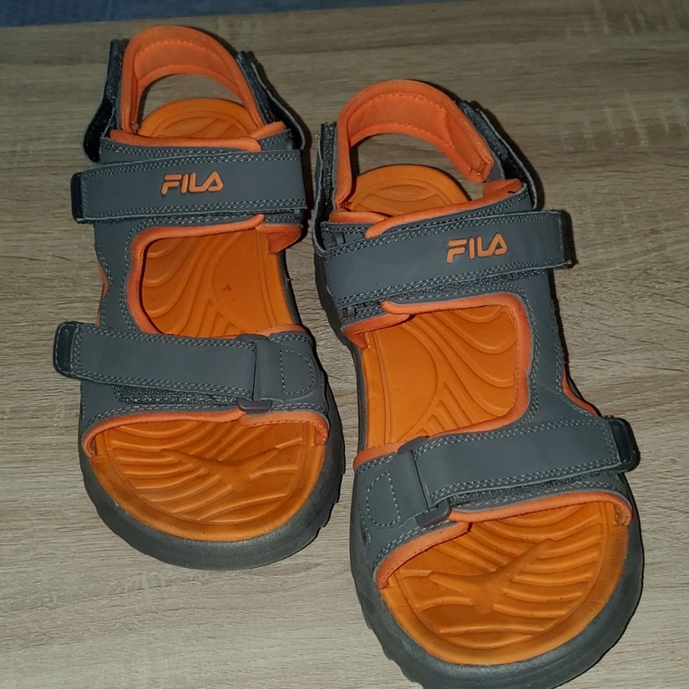 FILA Mens water shoe. 10/10.5.